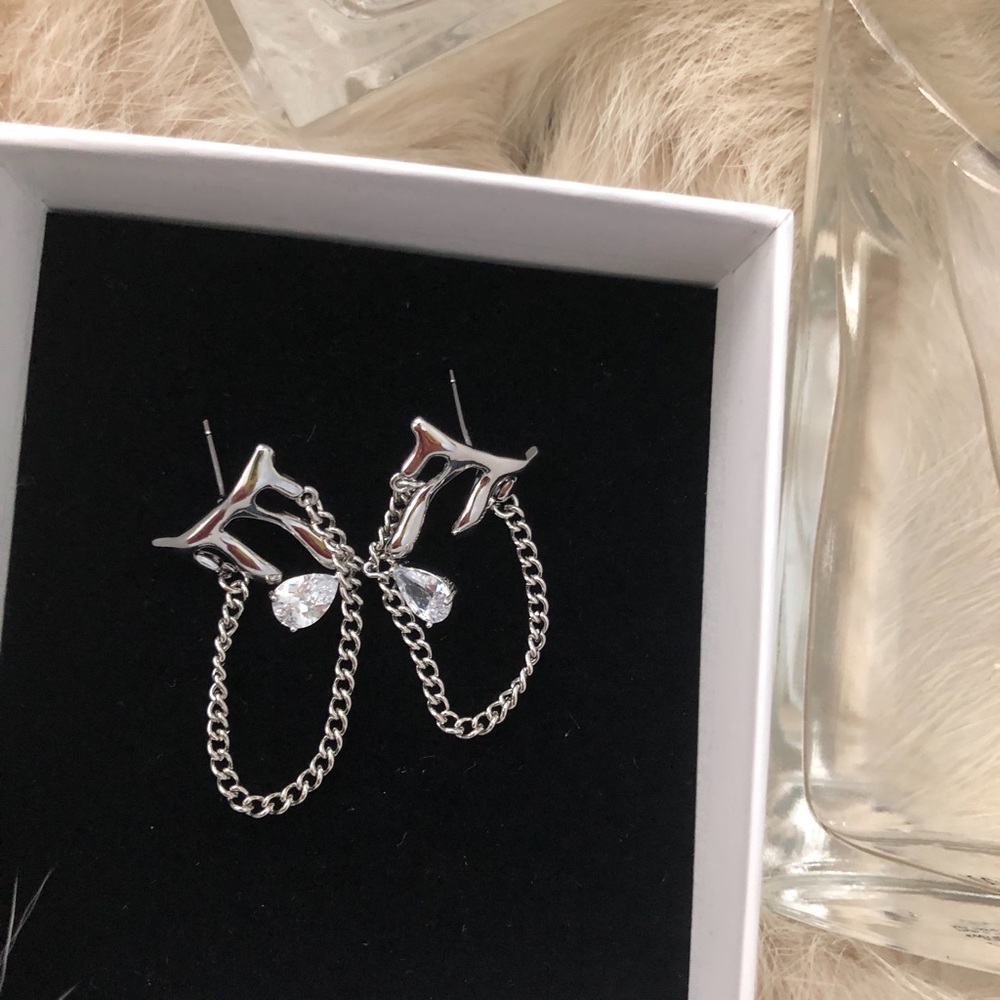 Silver earrings with chain